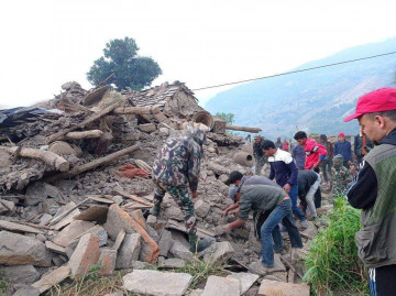 डाेटीमा भूकम्पबाट घाइते भएकाहरूकाे हेलिकप्टरबाट उद्धार